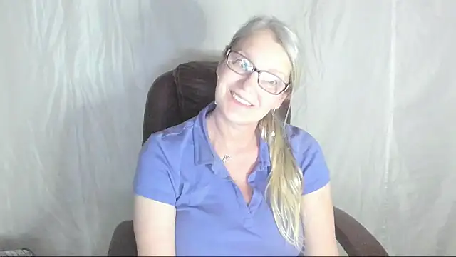Snapshot of irinamaux chatting on March 20, 4:09 pm irinamaux online show from March 20, 4:09 pm