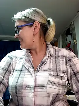 irinamaux online show from May 22, 6:46 pm