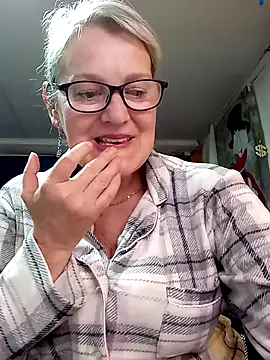 irinamaux online show from May 26, 3:46 am