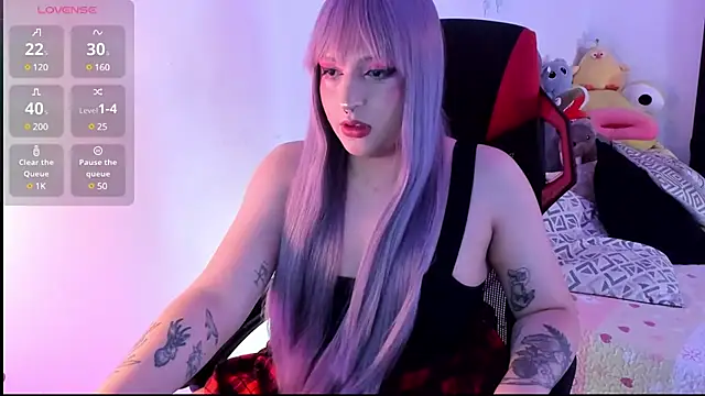 Snapshot of _Skie_ chatting on February 2, 3:43 am Skie online show from February 2, 3:43 am