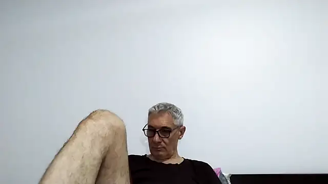 Snapshot of BIGUNCUTHARDCOCK chatting on April 21, 2:51 am BIGUNCUTHARDCOCK online show from April 21, 2:51 am