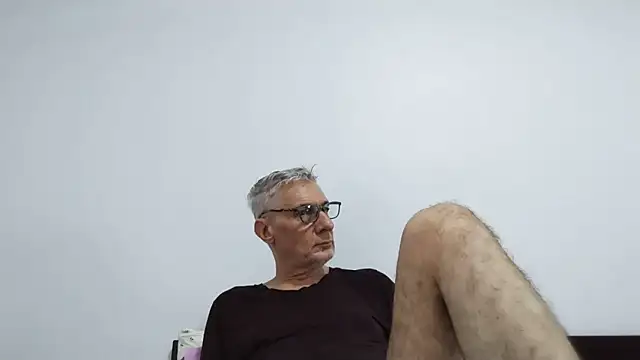 Snapshot of BIGUNCUTHARDCOCK chatting on May 26, 12:28 am BIGUNCUTHARDCOCK online show from May 26, 12:28 am
