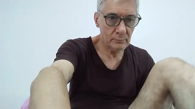 Snapshot of BIGUNCUTHARDCOCK chatting on June 18, 12:44 am BIGUNCUTHARDCOCK online show from June 18, 12:44 am