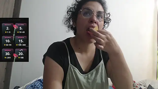 Snapshot of Anne_purple chatting on March 11, 3:12 pm Anne purple online show from March 11, 3:12 pm