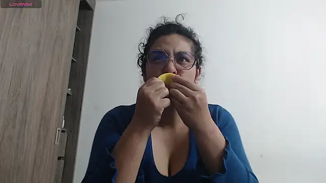 Snapshot of Anne_purple chatting on November 27, 3:47 pm Anne purple online show from November 27, 3:47 pm