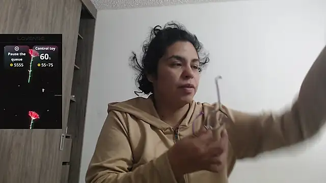 Snapshot of Anne_purple chatting on December 4, 3:54 pm Anne purple online show from December 4, 3:54 pm