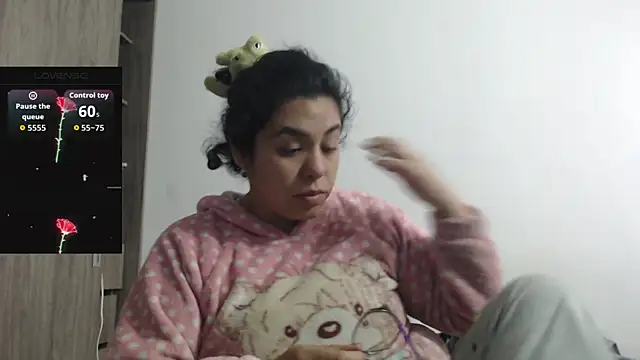 Snapshot of Anne_purple chatting on January 7, 4:31 pm Anne purple online show from January 7, 4:31 pm