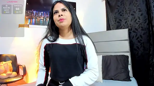 Julieta Coopeer  online show from June 29, 9:59 am