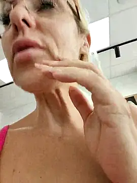blondyruby online show from June 3, 8:17 am