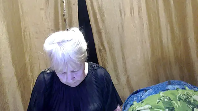 Snapshot of _Estelitta_5 chatting on February 6, 4:47 pm  Estelitta 5 online show from February 6, 4:47 pm