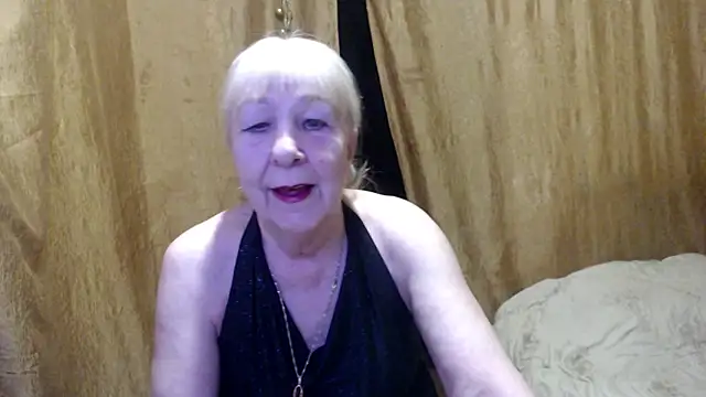 Snapshot of _Estelitta_5 chatting on February 20, 5:18 pm  Estelitta 5 online show from February 20, 5:18 pm