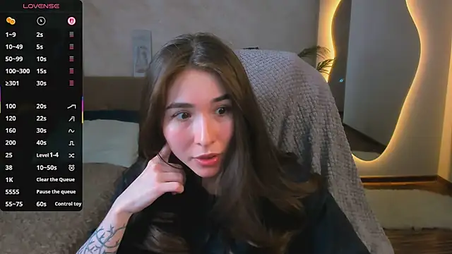 Snapshot of ashleyro1 chatting on April 21, 5:25 am ashleyro1 online show from April 21, 5:25 am