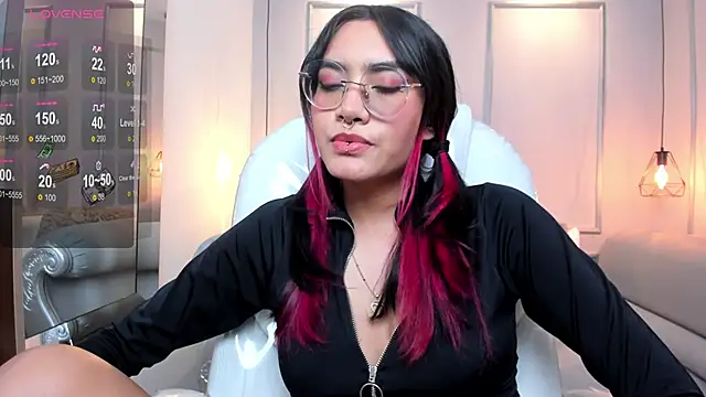 Snapshot of AzuraKindong chatting on January 7, 10:19 pm AzuraKindong online show from January 7, 10:19 pm