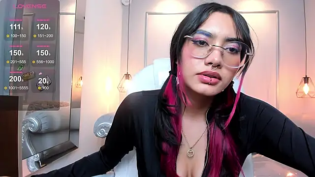 Snapshot of AzuraKindong chatting on January 8, 1:21 am AzuraKindong online show from January 8, 1:21 am