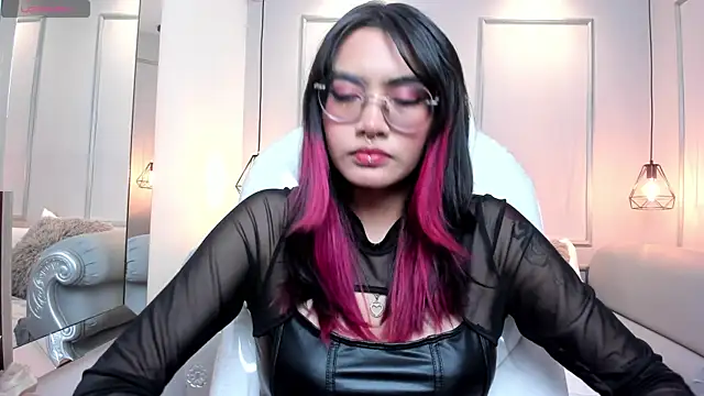 Snapshot of AzuraKindong chatting on January 9, 7:29 pm AzuraKindong online show from January 9, 7:29 pm