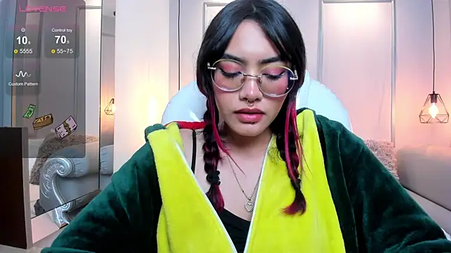 Snapshot of AzuraKindong chatting on January 11, 1:37 am AzuraKindong online show from January 11, 1:37 am