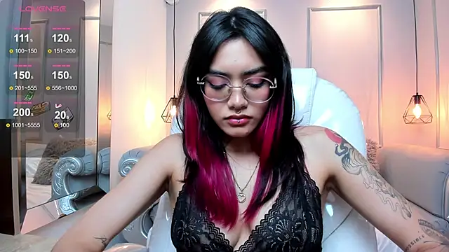 Snapshot of AzuraKindong chatting on January 13, 10:24 pm AzuraKindong online show from January 13, 10:24 pm