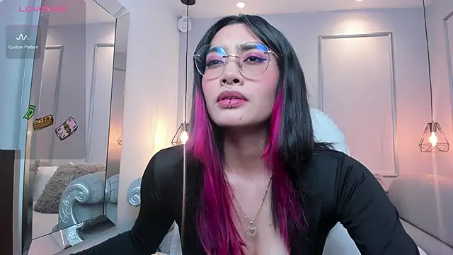 Snapshot of AzuraKindong chatting on January 14, 7:43 pm AzuraKindong online show from January 14, 7:43 pm