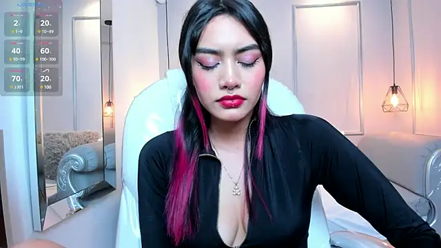 Snapshot of AzuraKindong chatting on February 8, 9:25 pm AzuraKindong online show from February 8, 9:25 pm