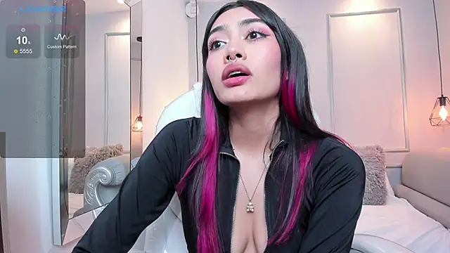 Snapshot of AzuraKindong chatting on February 18, 2:05 am AzuraKindong online show from February 18, 2:05 am