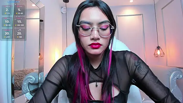 Snapshot of AzuraKindong chatting on March 8, 10:45 pm AzuraKindong online show from March 8, 10:45 pm