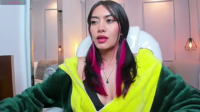 Snapshot of AzuraKindong chatting on March 11, 10:20 pm AzuraKindong online show from March 11, 10:20 pm