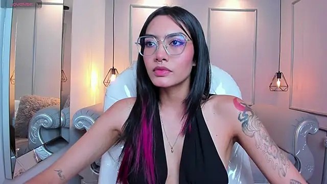 Snapshot of AzuraKindong chatting on September 16, 7:26 pm AzuraKindong online show from September 16, 7:26 pm