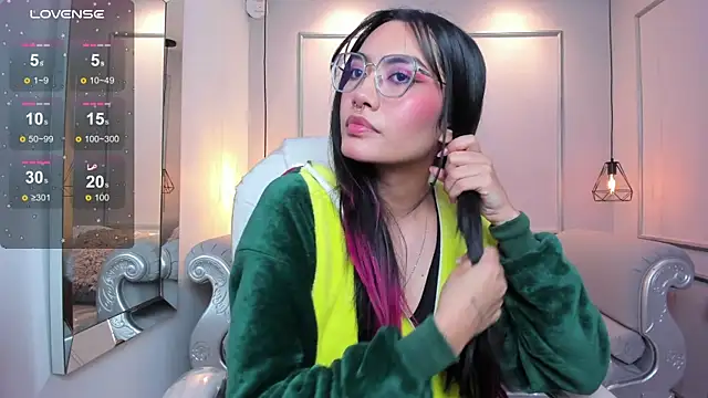 Snapshot of AzuraKindong chatting on September 18, 7:49 pm AzuraKindong online show from September 18, 7:49 pm