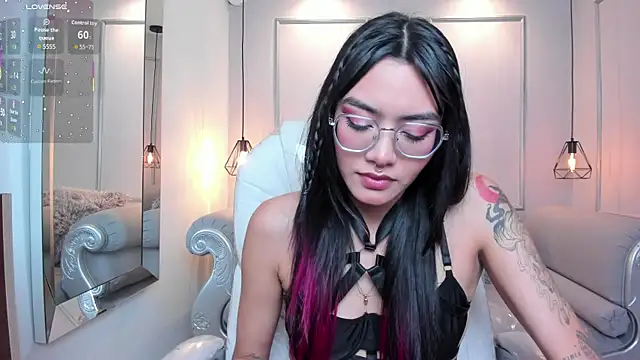 Snapshot of AzuraKindong chatting on October 1, 7:42 pm AzuraKindong online show from October 1, 7:42 pm