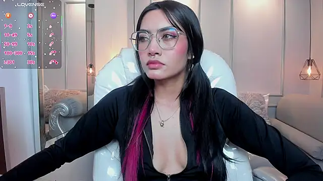Snapshot of AzuraKindong chatting on October 8, 7:44 pm AzuraKindong online show from October 8, 7:44 pm