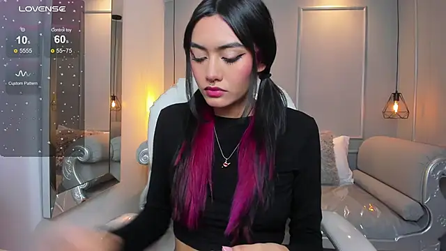 AzuraKindong online show from December 2, 7:09 pm