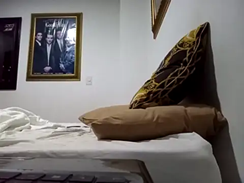 Skater29xx2 online show from February 15, 3:42 pm