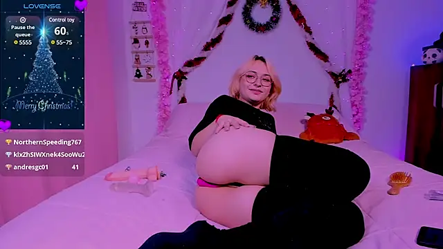 Snapshot of Ahri_howl_sweet chatting on December 19, 12:34 am Ahri howl sweet online show from December 19, 12:34 am