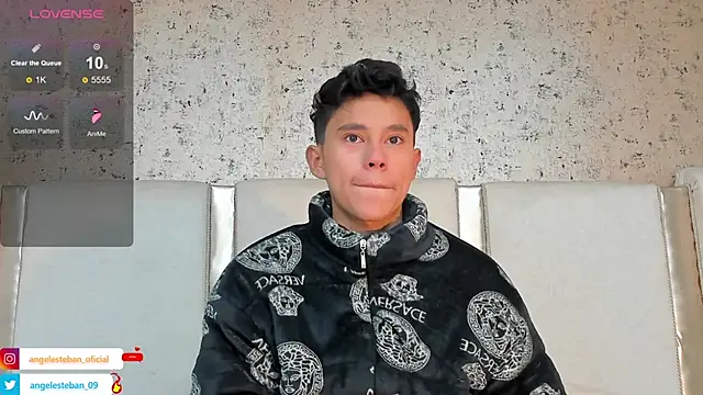 Snapshot of Angel_esteban_fx chatting on February 13, 4:00 am Angel esteban fx online show from February 13, 4:00 am