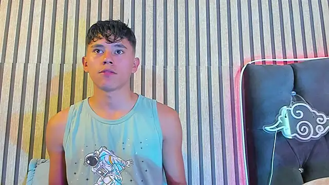 Snapshot of Angel_esteban_fx chatting on June 3, 8:14 pm Angel esteban fx online show from June 3, 8:14 pm