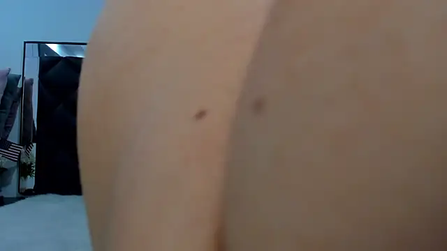 Sara Thompsoon online show from December 15, 12:17 pm