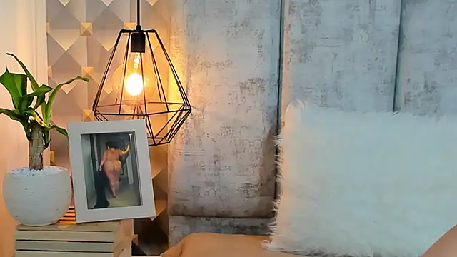 Sara Thompsoon online show from February 8, 12:08 pm