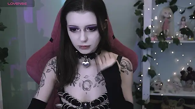 Snapshot of prettybones chatting on March 26, 12:50 am prettybones online show from March 26, 12:50 am