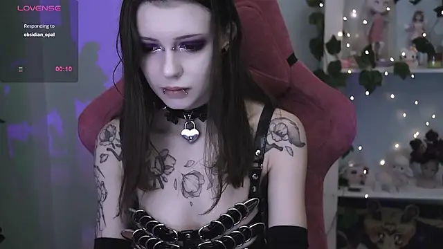Snapshot of prettybones chatting on March 28, 1:38 am prettybones online show from March 28, 1:38 am