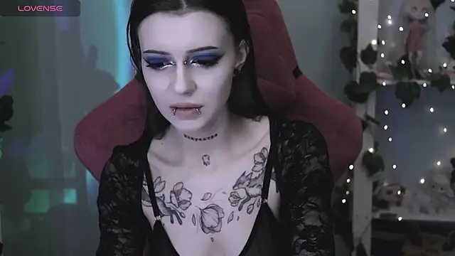 Snapshot of prettybones chatting on April 9, 1:38 am prettybones online show from April 9, 1:38 am