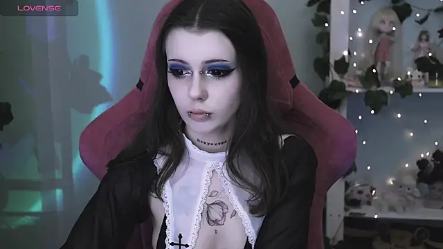 Snapshot of prettybones chatting on April 16, 12:33 am prettybones online show from April 16, 12:33 am