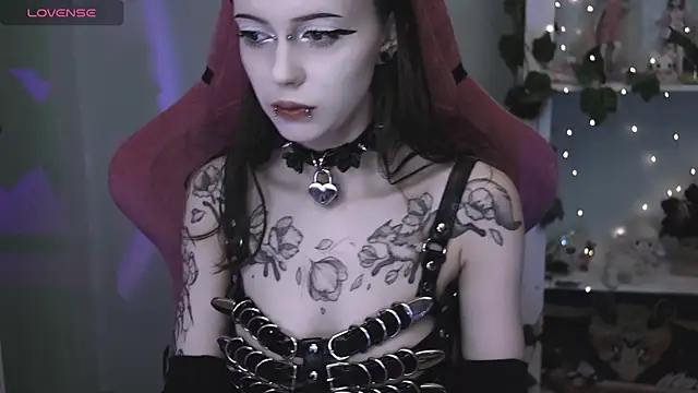 Snapshot of prettybones chatting on April 28, 10:48 pm prettybones online show from April 28, 10:48 pm