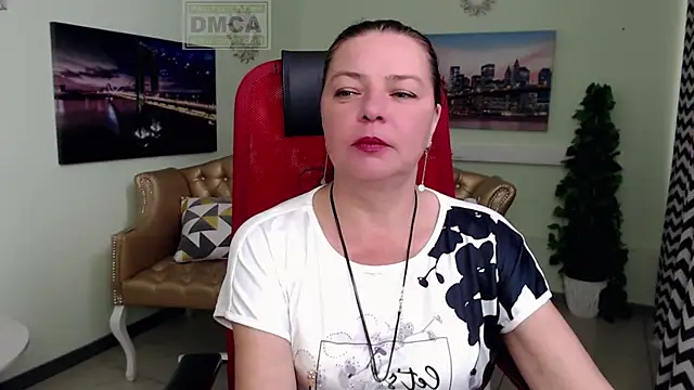 Snapshot of Lily_flower7 chatting on June 18, 6:35 am Lily flower7 online show from June 18, 6:35 am