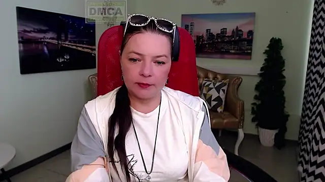 Snapshot of Lily_flower7 chatting on July 9, 5:44 am Lily flower7 online show from July 9, 5:44 am