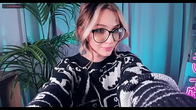 Snapshot of MelissaTetris chatting on February 12, 3:27 pm MelissaTetris online show from February 12, 3:27 pm