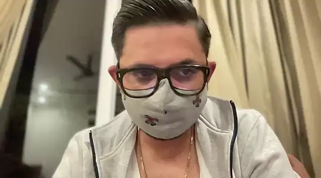 Snapshot of slavekinky001 chatting on December 21, 6:34 pm slavekinky001 online show from December 21, 6:34 pm