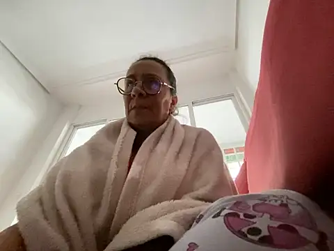 sweeviolet online show from January 11, 8:43 am