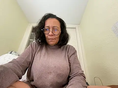 sweeviolet online show from March 14, 1:13 pm