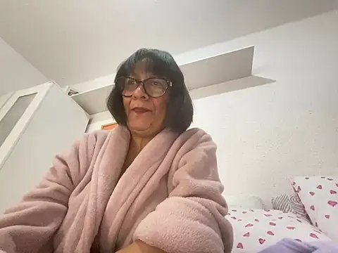 Snapshot of sweeviolet chatting on May 1, 3:27 pm sweeviolet online show from May 1, 3:27 pm