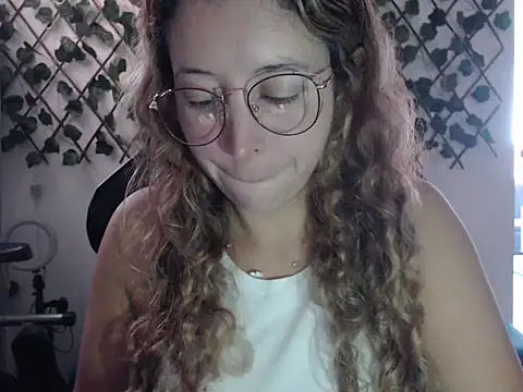 Snapshot of jeiana4u chatting on April 28, 4:01 pm jeiana4u online show from April 28, 4:01 pm